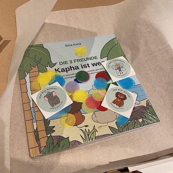 Kinderbuch im Verpackungsprozess